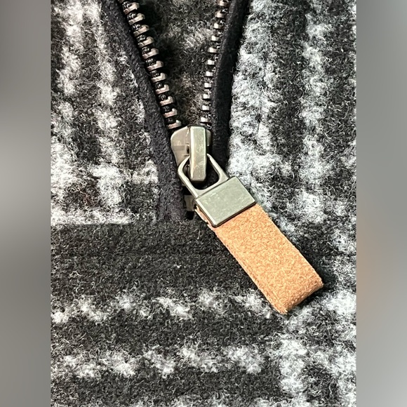 Black & White Plaid John Wayne Stock & Supply Quarter Zip Pullover. Size M.Plaid - Picture 11 of 12